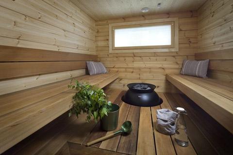 Kaarnan saunassa saunojat voivat istua vastakkain.
