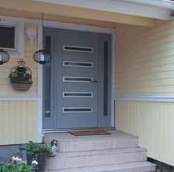 Vanhan talon energiatehokkuutta voi parantaa mm. uusimalla ovia tai ikkunoita.