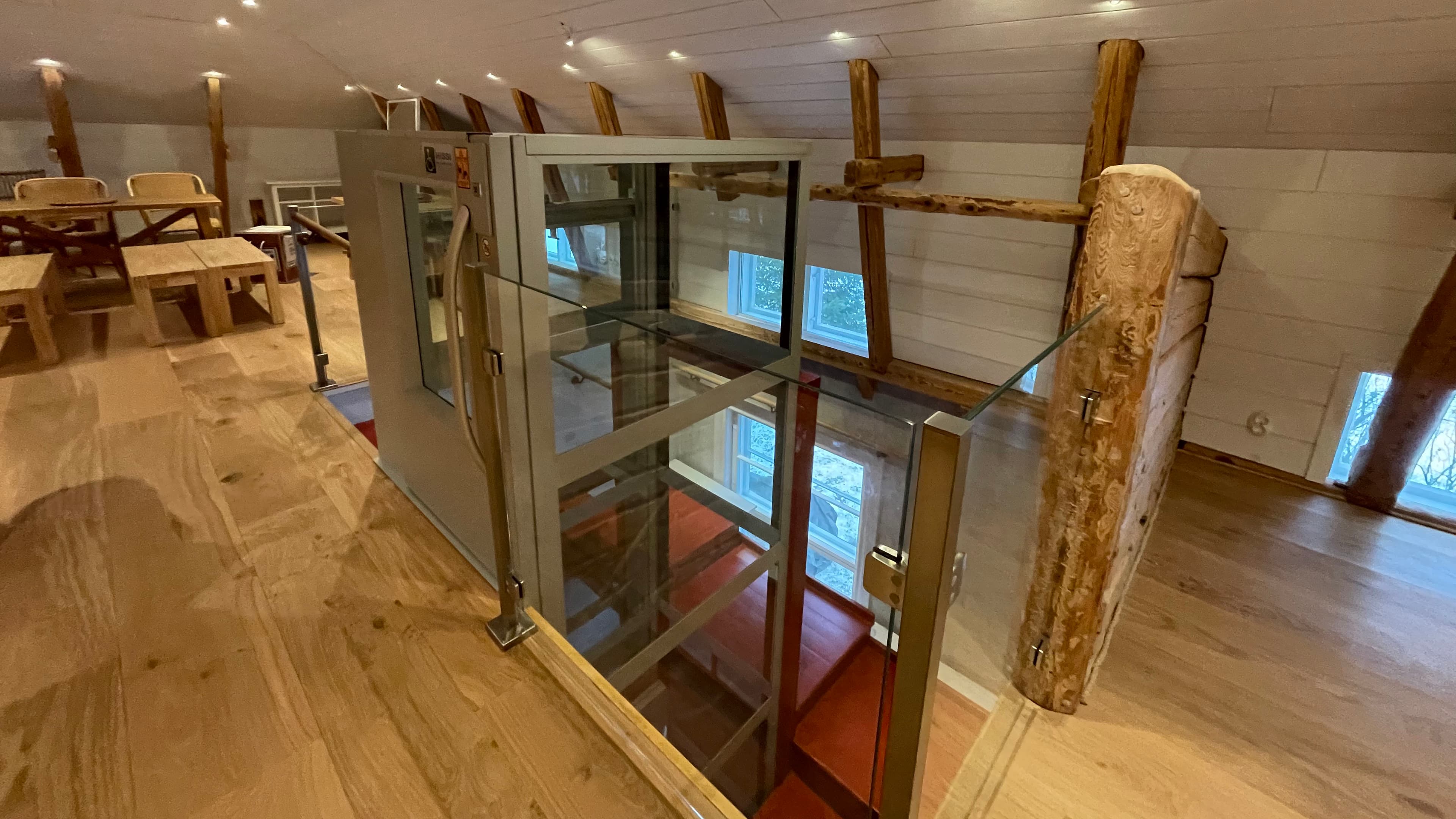 Räätälöidyt hissiratkaisut koteihin ja suojelukohteisiin