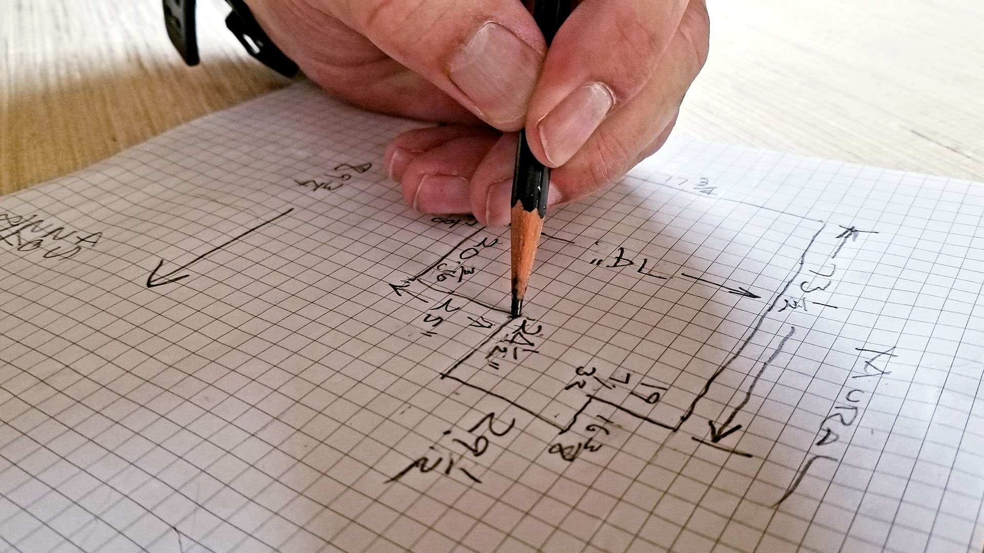 1920 huoneen mittojen kirjaaminen ylös ruutupaperille