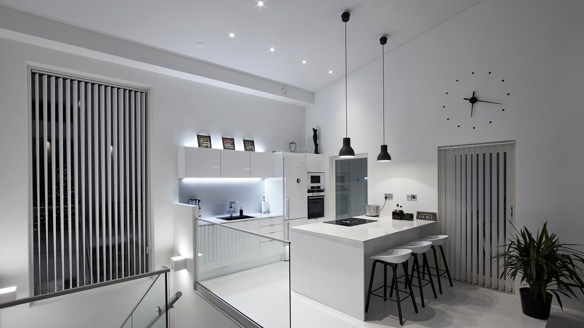 Valaise keittiön välitila oikein