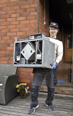 Vanha Ilmava-ilmanvaihtokone oli aikanaan huipputekniikkaa. Pertti Knuuttila päätti vaihtaa vanhan Ilmava-koneensa Vallox-matalenergiakoneesen tehostaakseen talonsa ilmanvaihtoa ja saavuttaakseen ilmanvaihdossa paremman energiatehokkuuden.