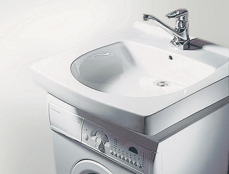 IDO pesukoneallas. Vesilukko on suunniteltu niin, että lavuaarin alle voidaan sijoittaa pesukone.