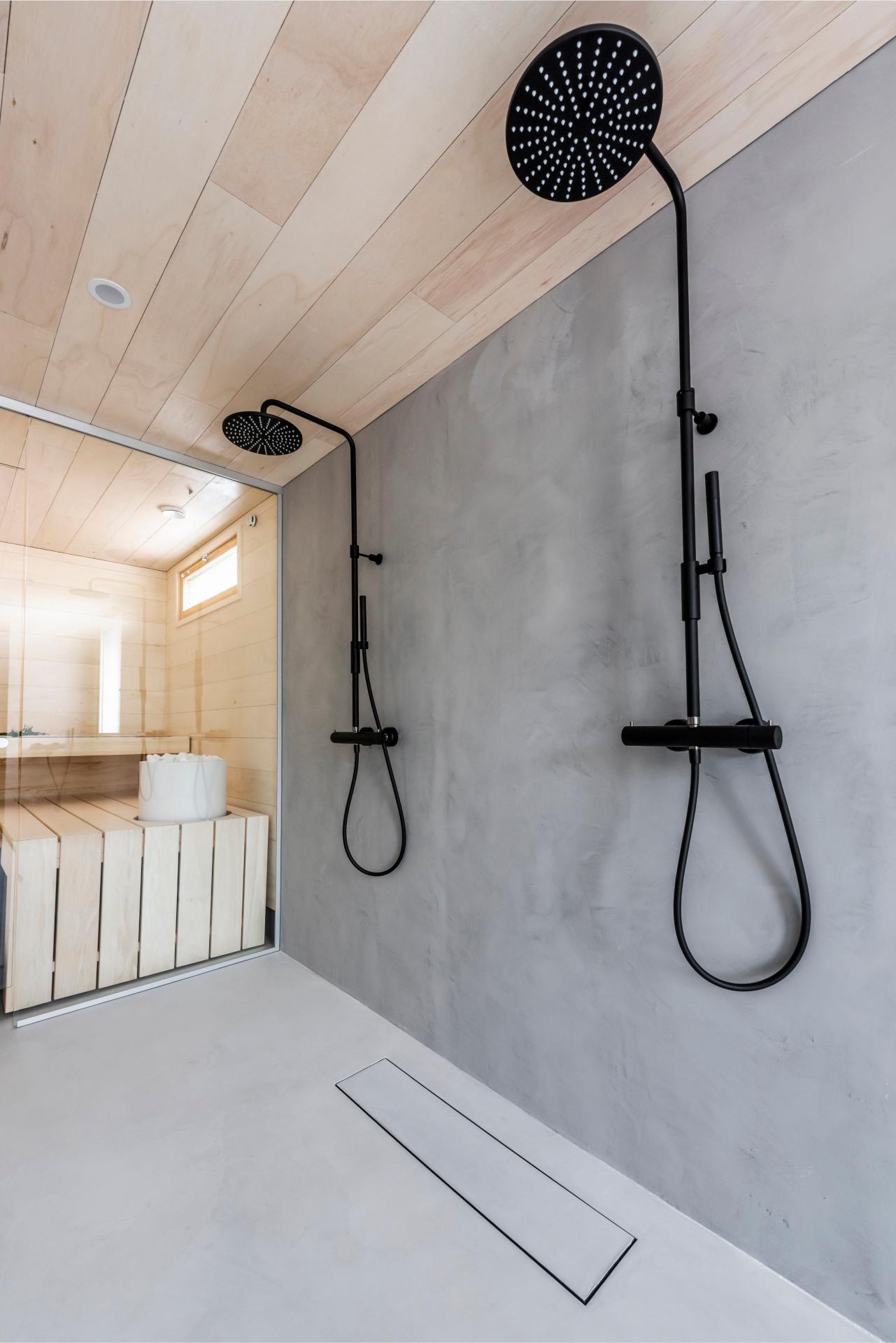 Vieser Line mahdollistaa kylpyhuoneen yhtenäisen ja harmonisen ilmeen, sillä kaivonkannen voi halutessaan täyttää esimerkiksi samalla mikrosementtimassalla, jota lattiassa on käytetty.
