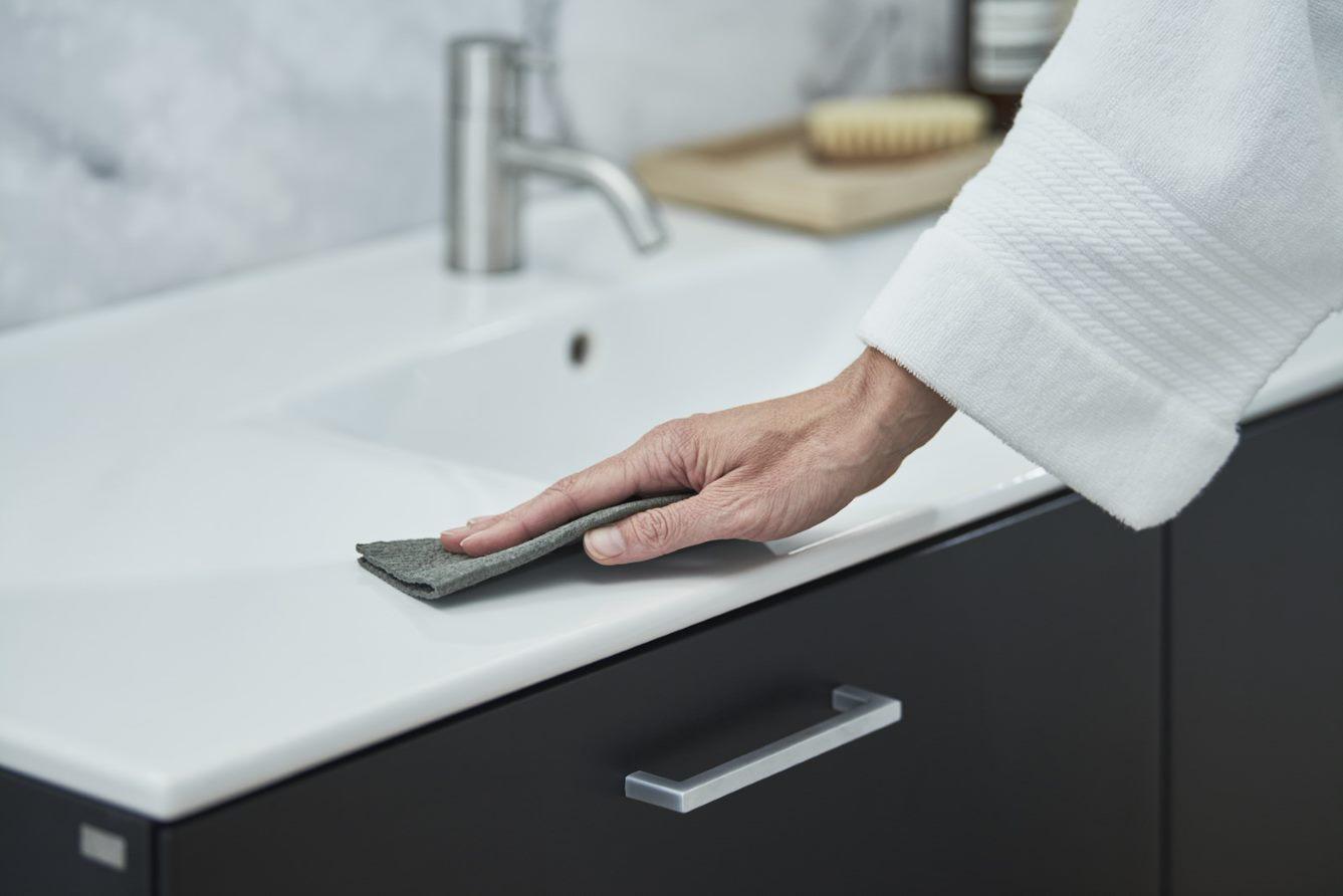 IDO Smart-lasite pesualtaissa ja wc-istuimissa helpottaa puhtaanapitoa.