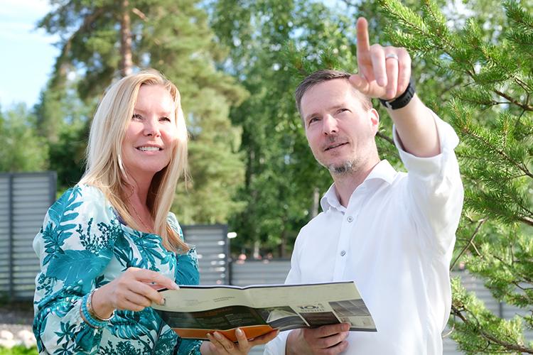 Aulis Lundell Oy:n toimitusjohtaja Leena Lundell ja arkkitehti Matti Kuittinen.