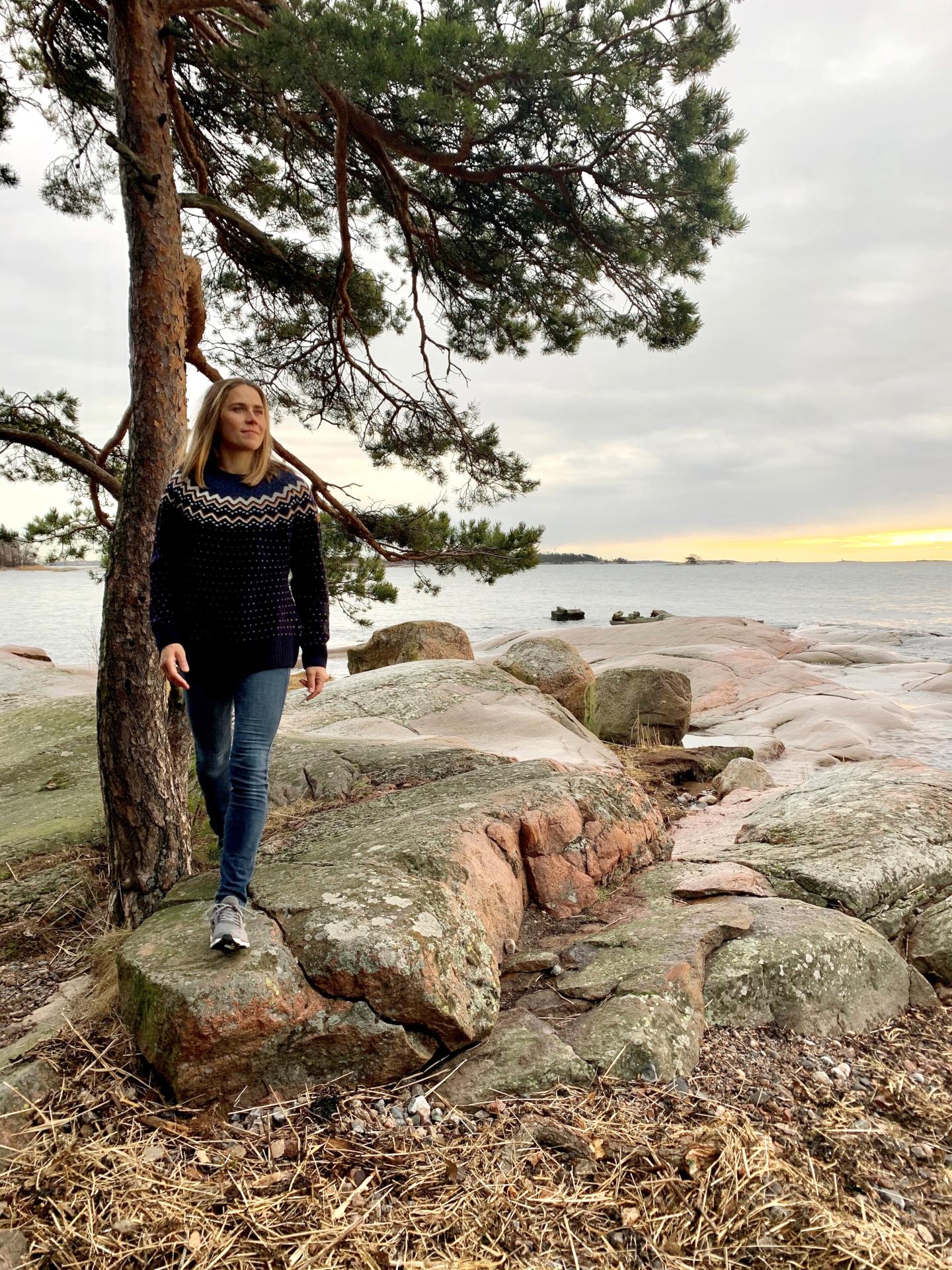 Purjelautailun RS:X-olympialuokassa Suomea edustava Tuuli Petäjä-Sirén työskentelee urheilu-uransa rinnalla arkkitehtina Honkarakenteella.