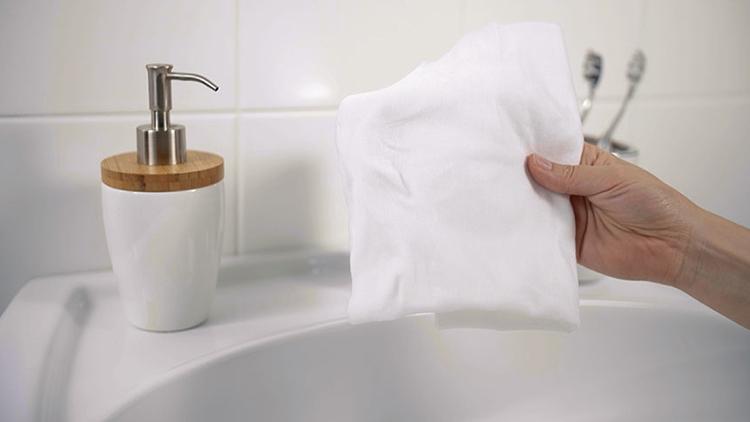 Käytä puhdistukseen pehmeää liinaa tai pesusientä.
