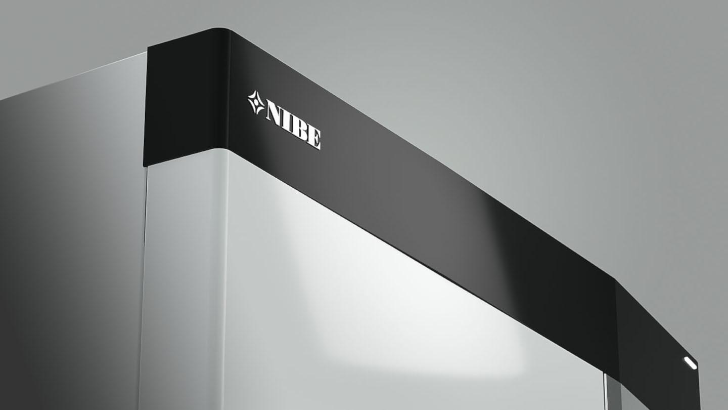 NIBE S -sarjan lämpöpumppuun voi liittää niin ilmanvaihdon, viilennyksen kuin aurinkosähkönkin, joita kaikkia ohjataan kätevästi yhdestä ohjauksesta. Sisäänrakennetun wifin ansiosta laite on helppo yhdistää nettiin.