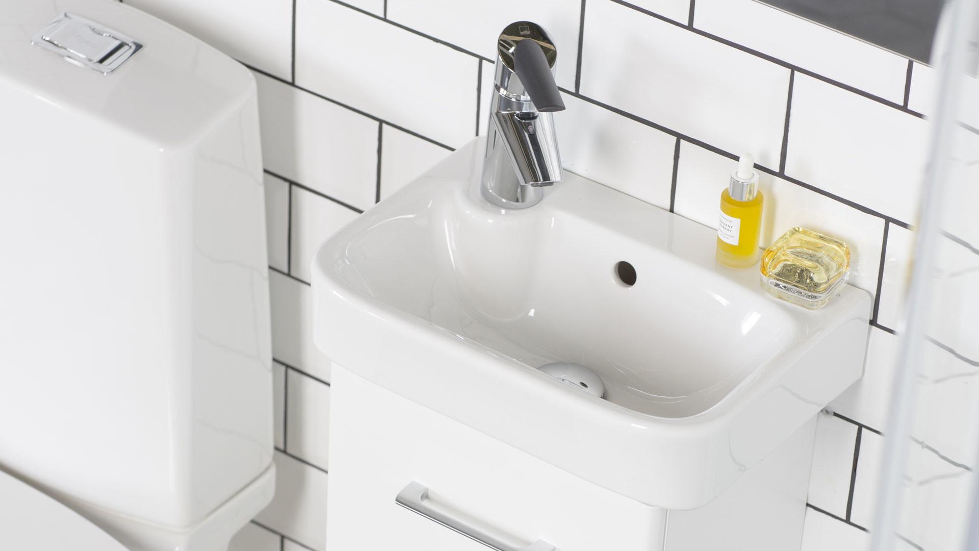 IDO Glow -sarjan laaja mitoitus mahdollistaa sopivan kokoisten tuotteiden valitsemisen myös kompaktiin kylpyhuoneeseen.