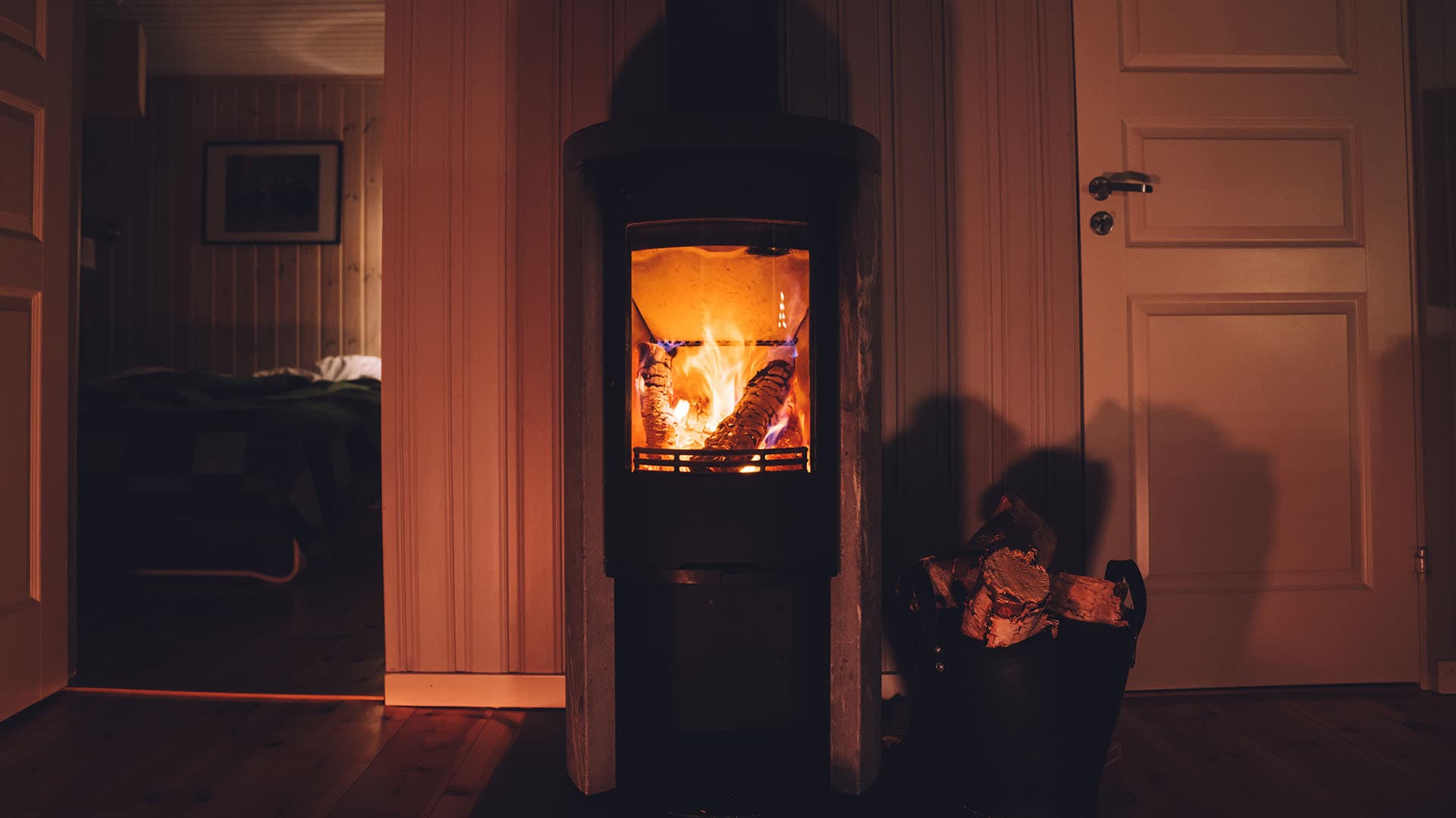 <p data-block-key="w6upa">Tulisijan sijoituksessa tulee olla tarkka, että tulisijaan liittyvät määräykset ja turvaetäisyydet täyttyvät.</p>