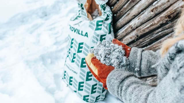 Yläpohjan lisäeristys onnistuu ekovillan puhallusvillalla