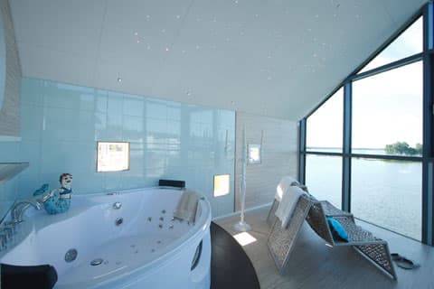 Kylpyhuonetunnelmia Asuntomessuilta