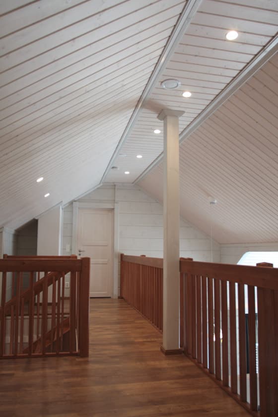 <p data-block-key="ma323">Katon kautta heijastuva valo on kaunis.</p>