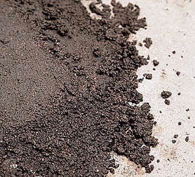 <p data-block-key="z0zin">Valmis massa on koostumukseltaan kiinteää ja maakosteaa. Massan käyttöaika on noin 30 minuuttia veden lisäyksestä.</p>