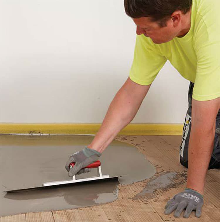 Puulattian saneeraus tasoitteella