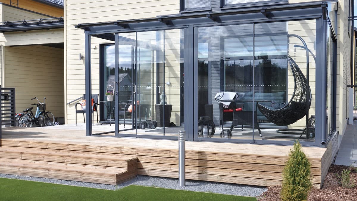 Terassin käyttöaikaa pidennettiin aikaisesta keväästä pitkälle syksyyn