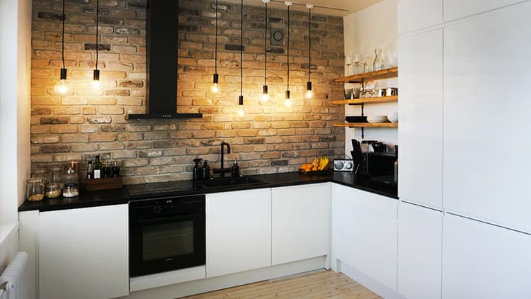 <p data-block-key="hyycw">Keittiön taustaseinällä Rustica Oud Leerne.</p>