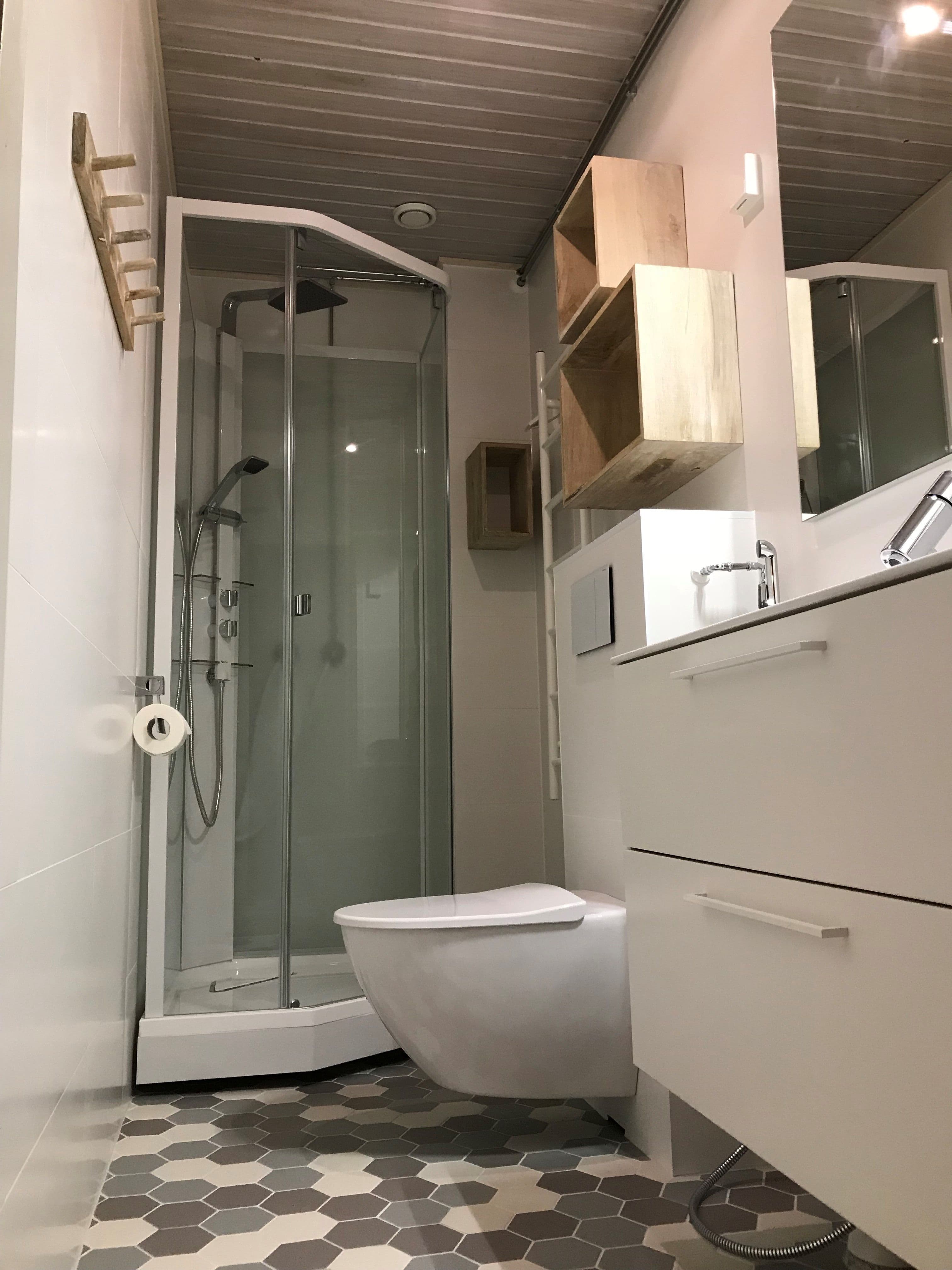 Kylpyhuoneremontti etenee: kalusteet ja posliinit on valittu