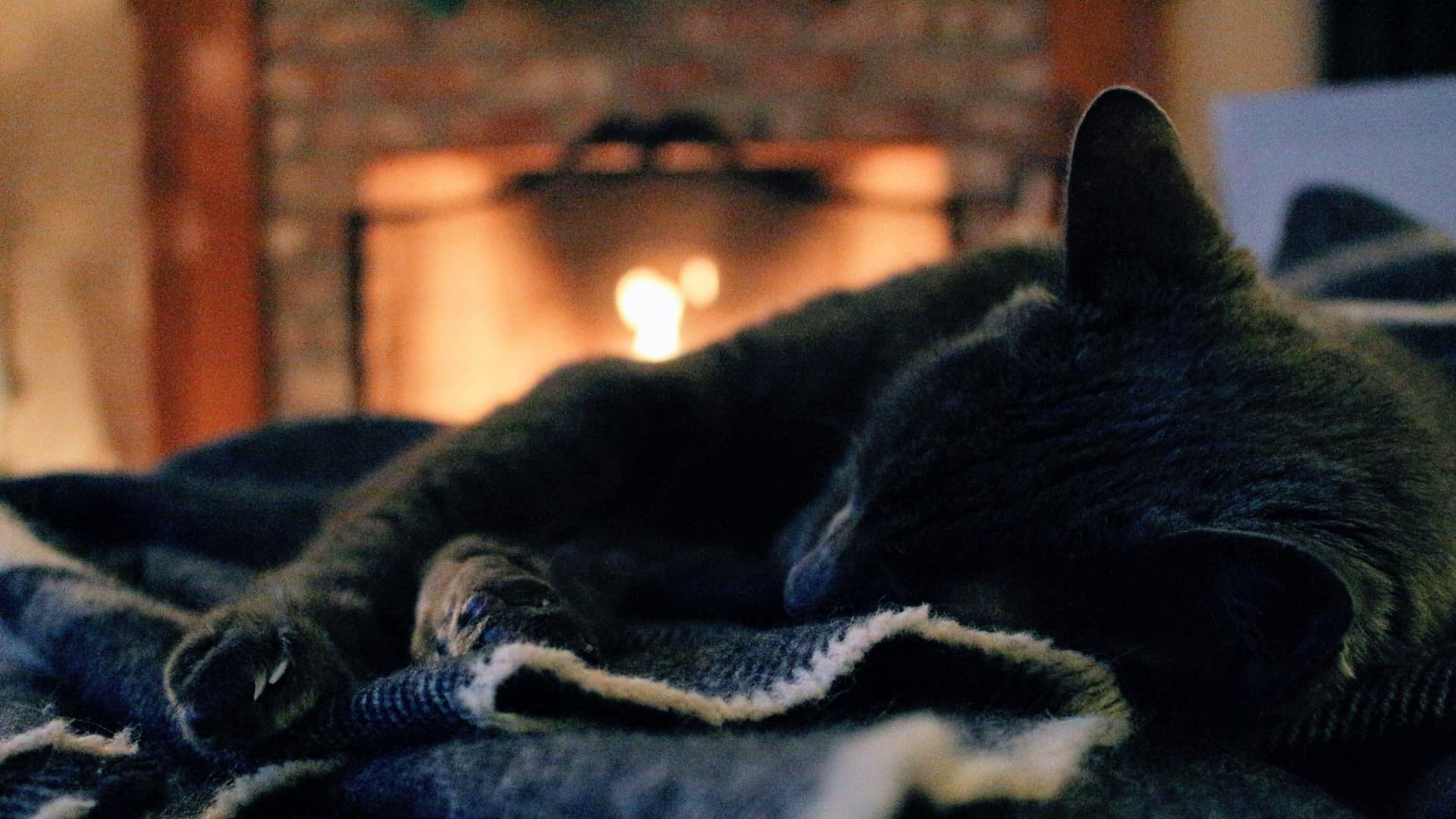 Kodin toinen varaava lämmittäjä - tiilipiippu