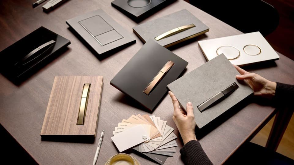 Säväytä kylpyhuoneen sisustusta suosituilla metallisävyillä