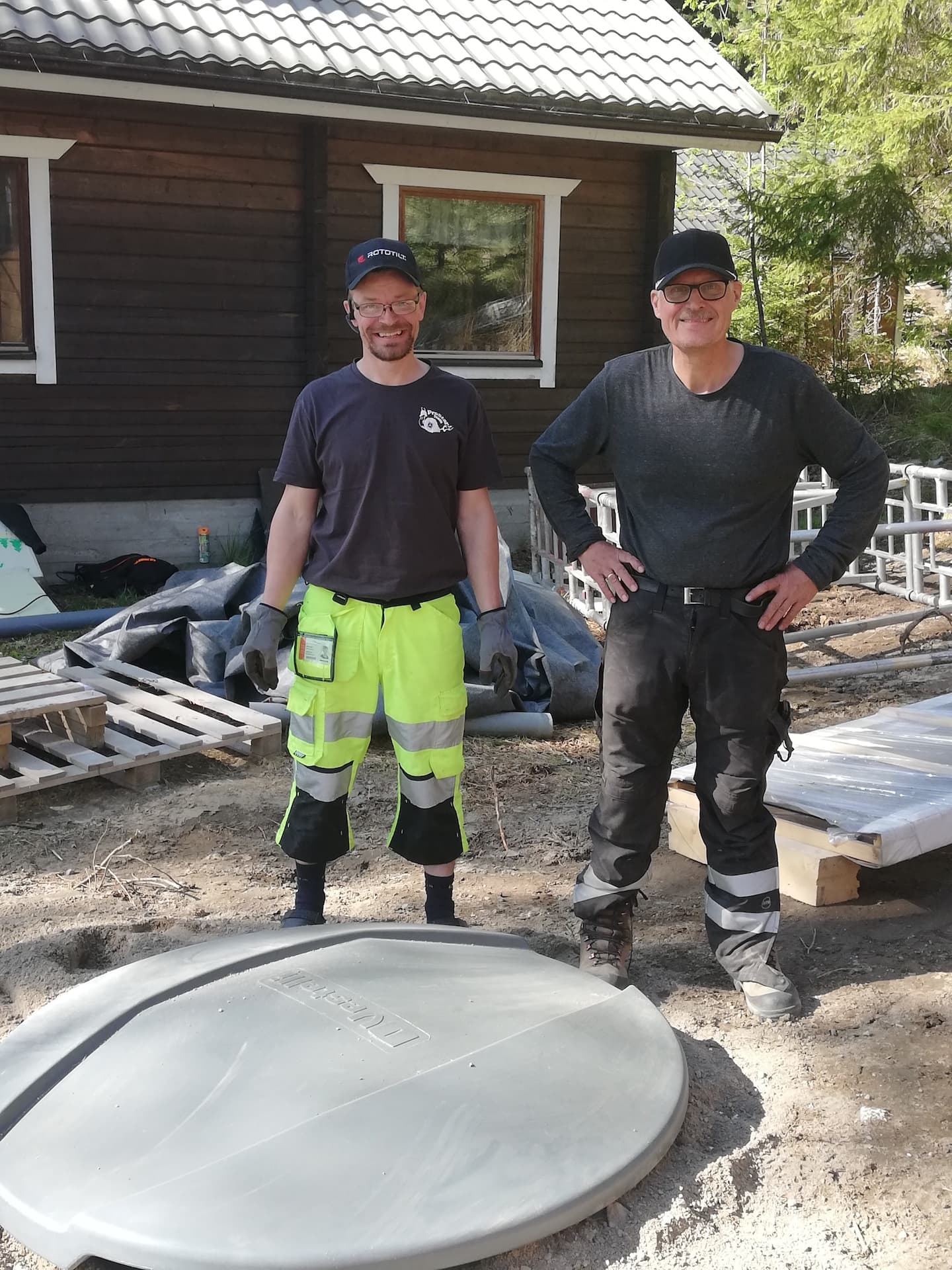 <p data-block-key="amke7">"Helppo ja nopea asennus – päivässä valmis!" Samuli Hoskonen ja Esa Riikonen</p>