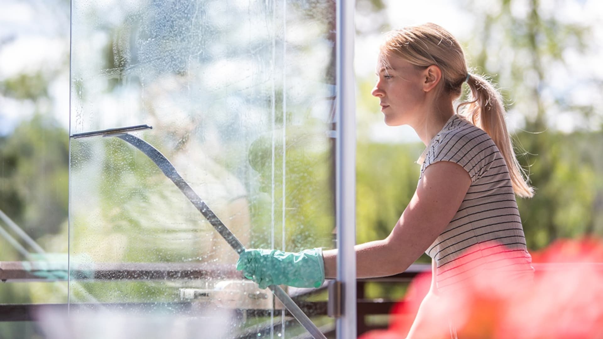 Vinkit terassi- ja parvekelasien syyshuoltoon ja pesuun