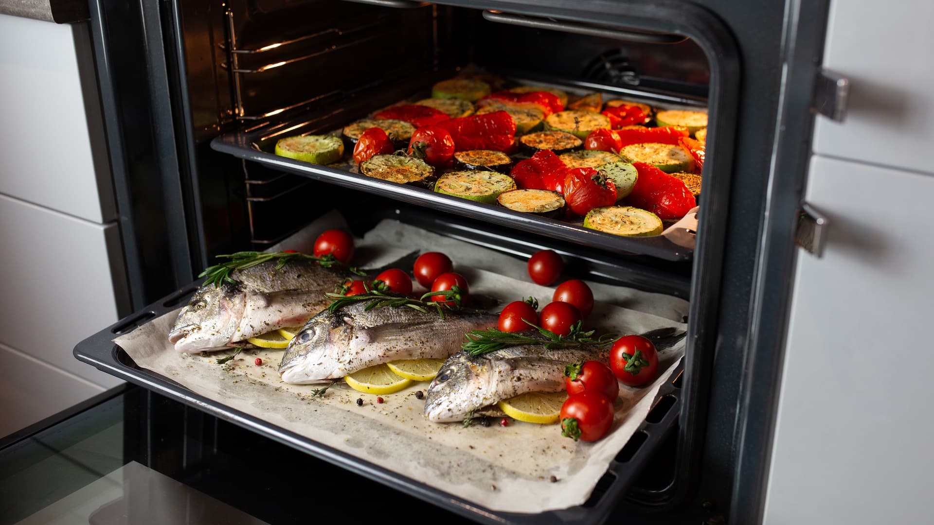 Klassikkoruokaa uudella tapaa: kokeile tällaista uunikalaa