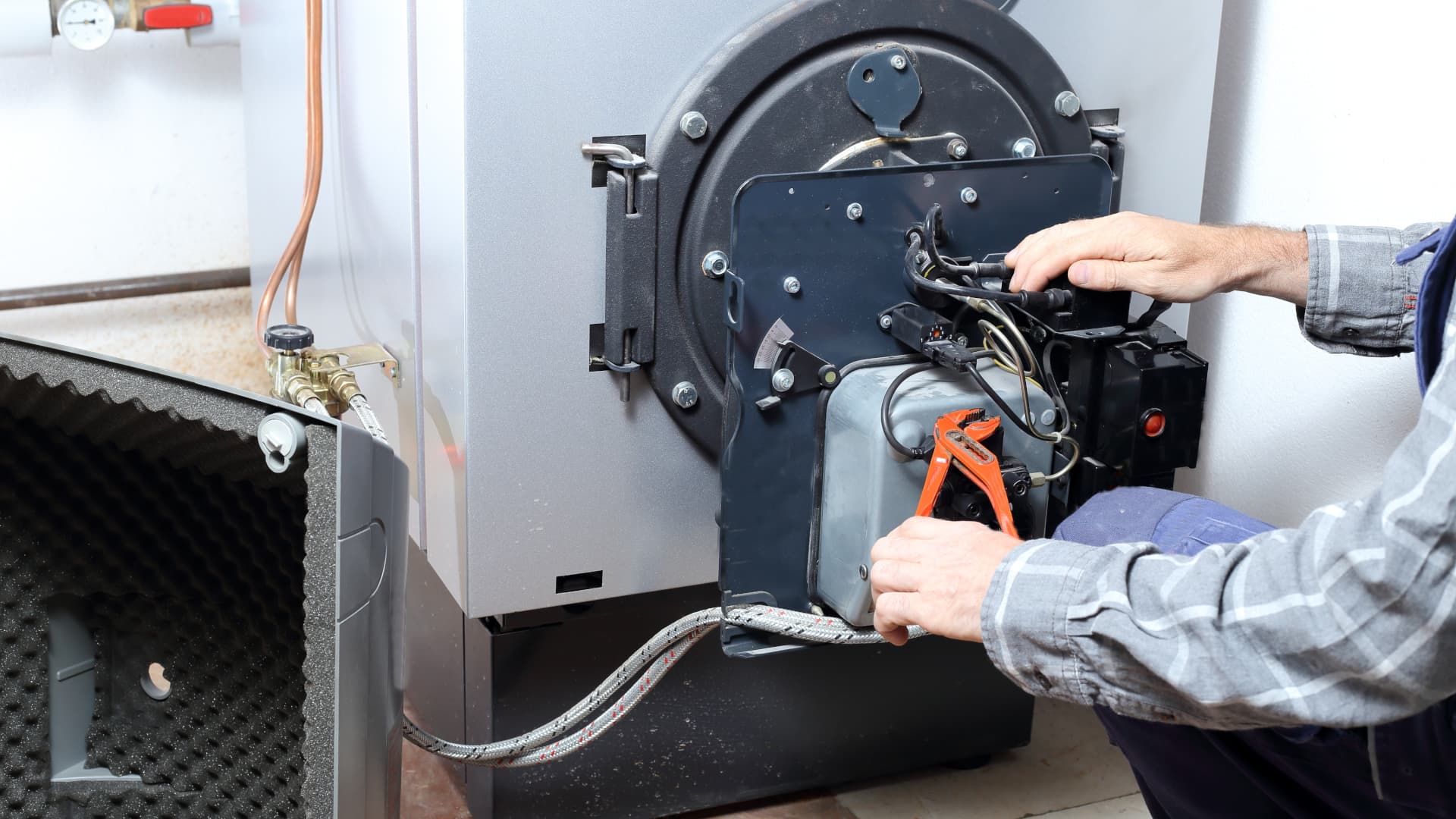 Liikkeellä väärennöksiä: Varmista oikea tieto öljylämmityksen vaihdon yhteydessä