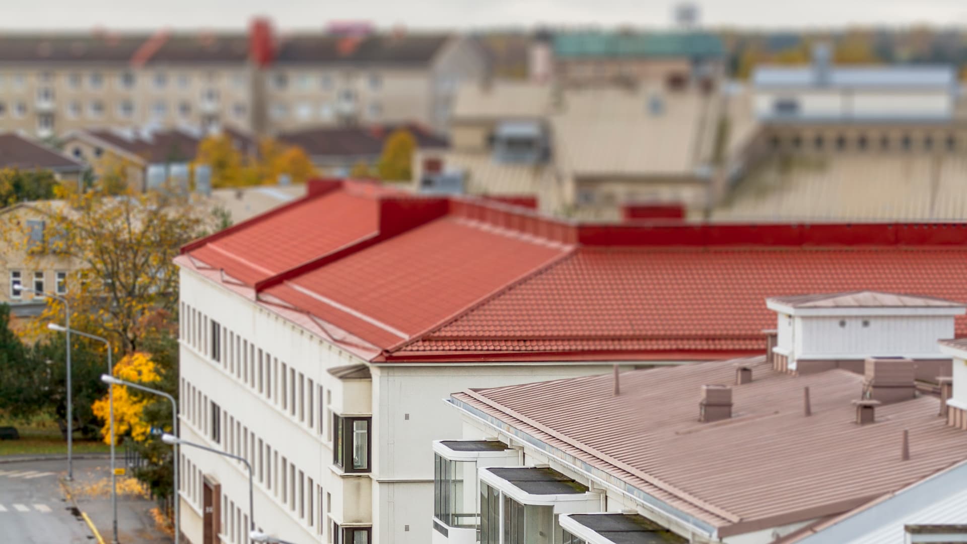 Ekologista säästöä kaukolämpötalon lämmitykseen - tutustu hybridiratkaisuihin