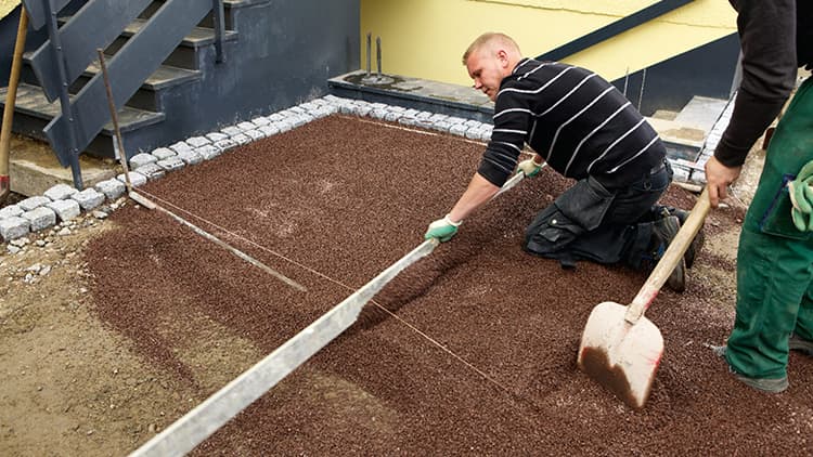 Onnistu kerralla: pihatiilien asennus