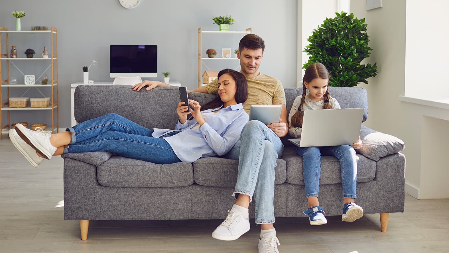 Lataa älylaitteesi turvallisesti – vinkit, miten välttää sähkölaitepaloja