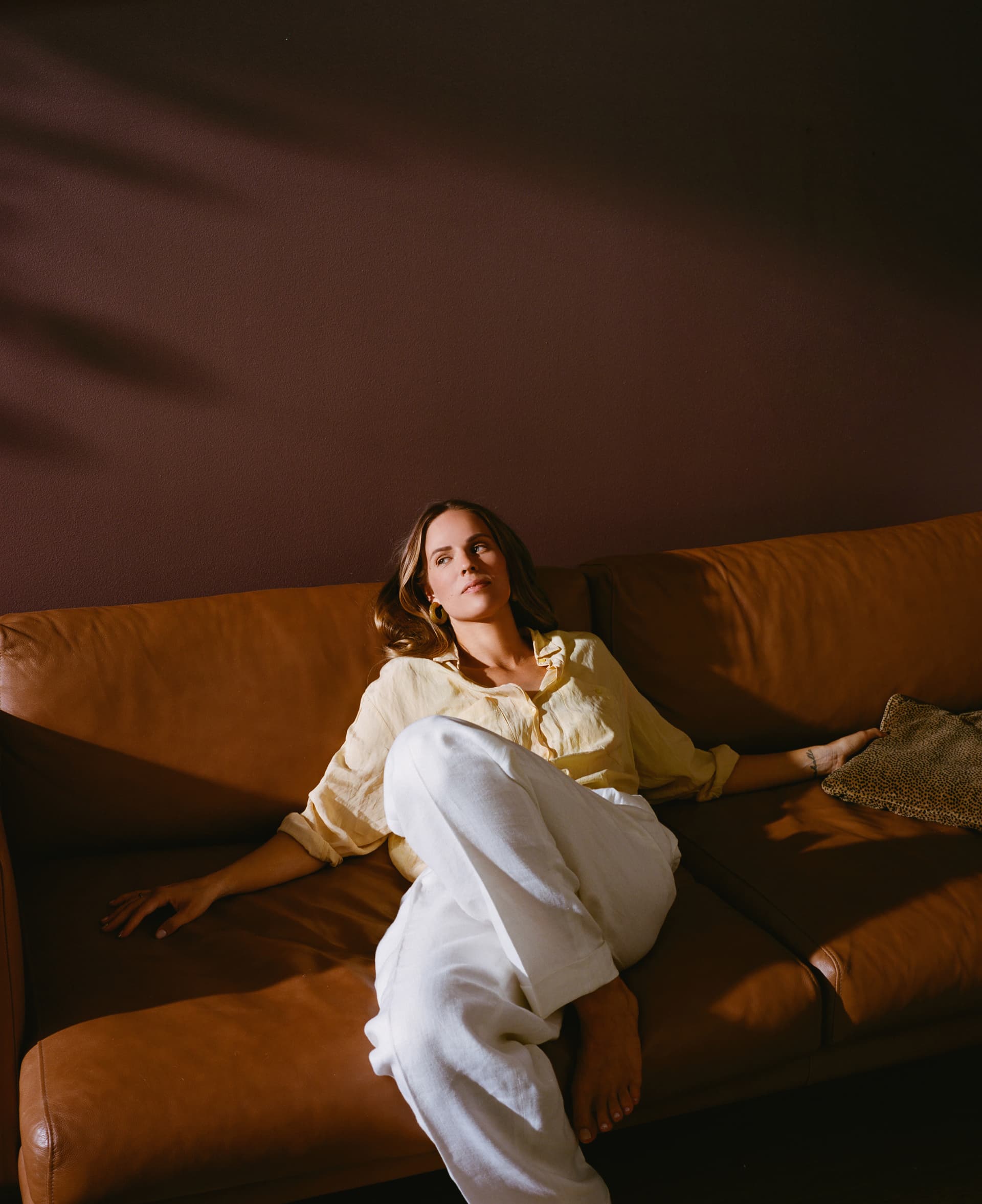 <p data-block-key="ousqy">Tikkurilan vuoden 2022 väri on lämpimän ruskea Tuulihaukka. Kuva: Tikkurila</p>