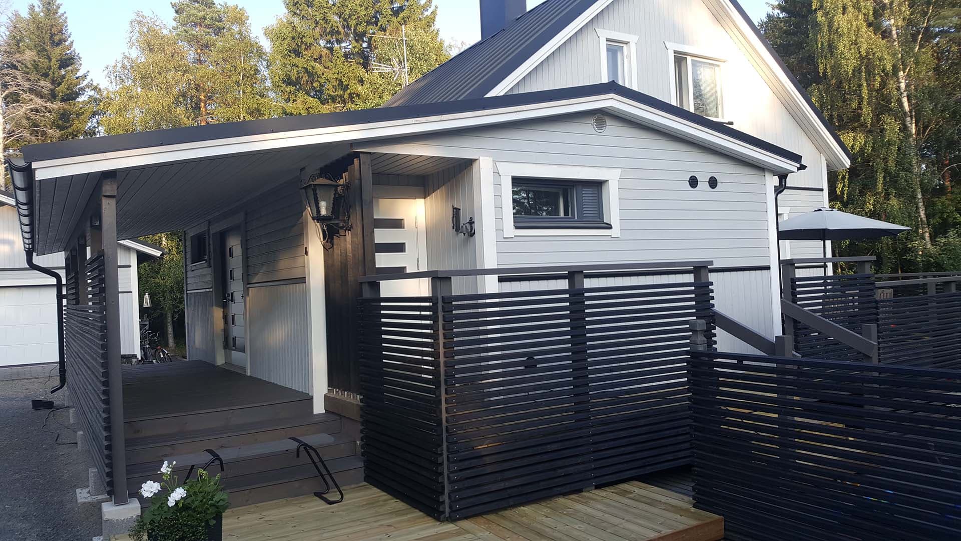 <p data-block-key="zaq4r">Vanha terassi on kestänyt vuosia ja on nyt yhtenäinen osa kokonaisuutta.</p>