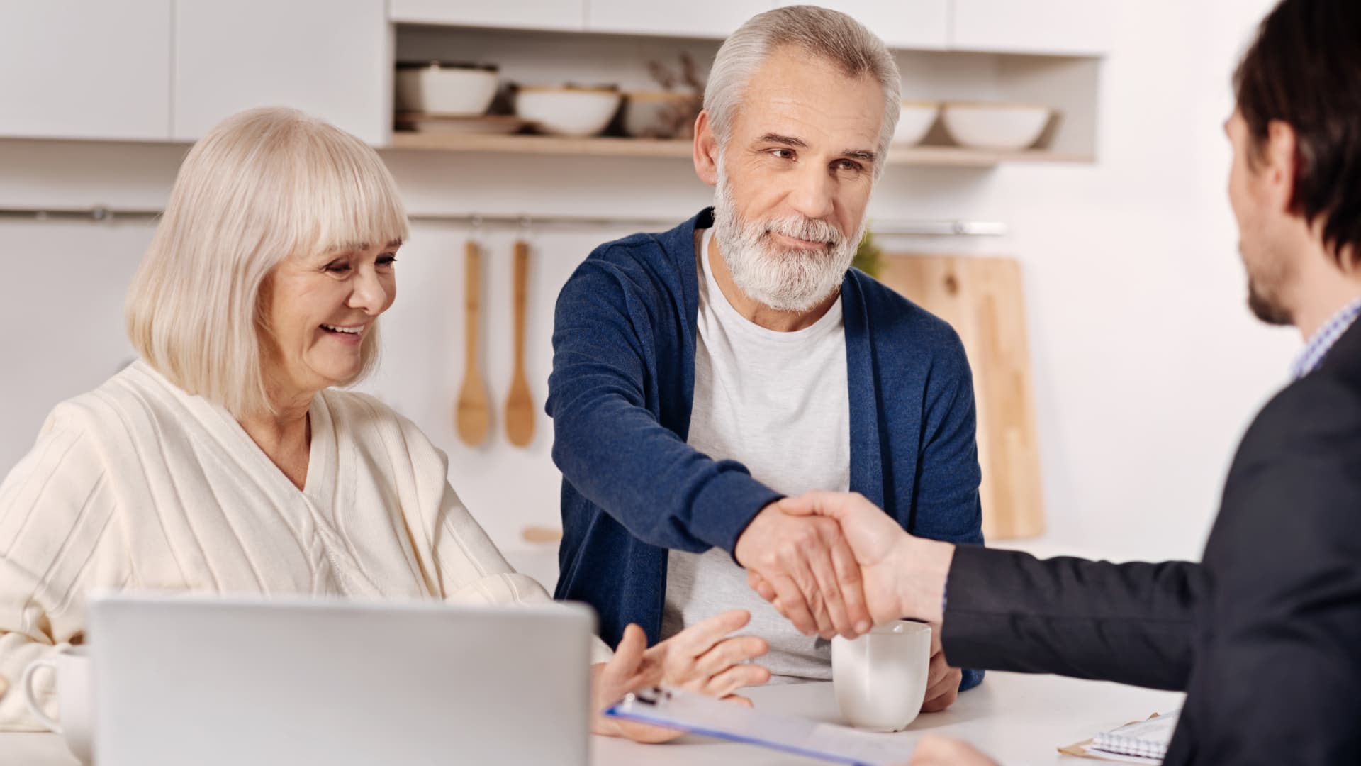 Huomio nämä asiat, kun asioit kiertävän remonttimyyjän kanssa