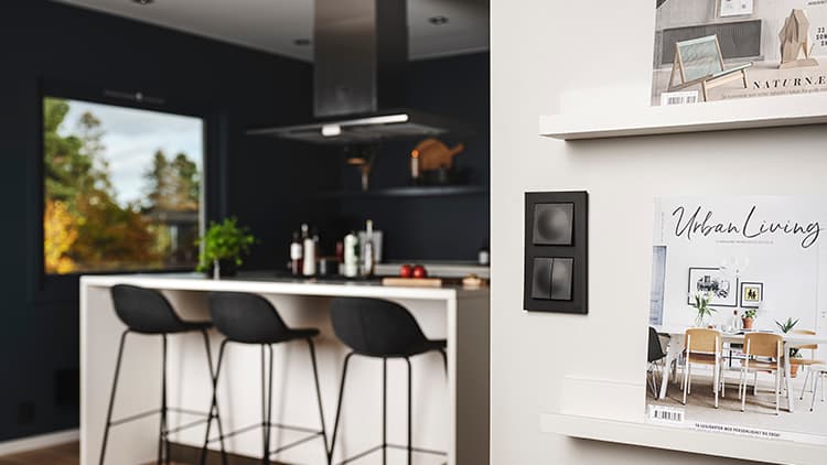 Maailman ensimmäiset merien muoviroskasta valmistetut sähkökalusteet