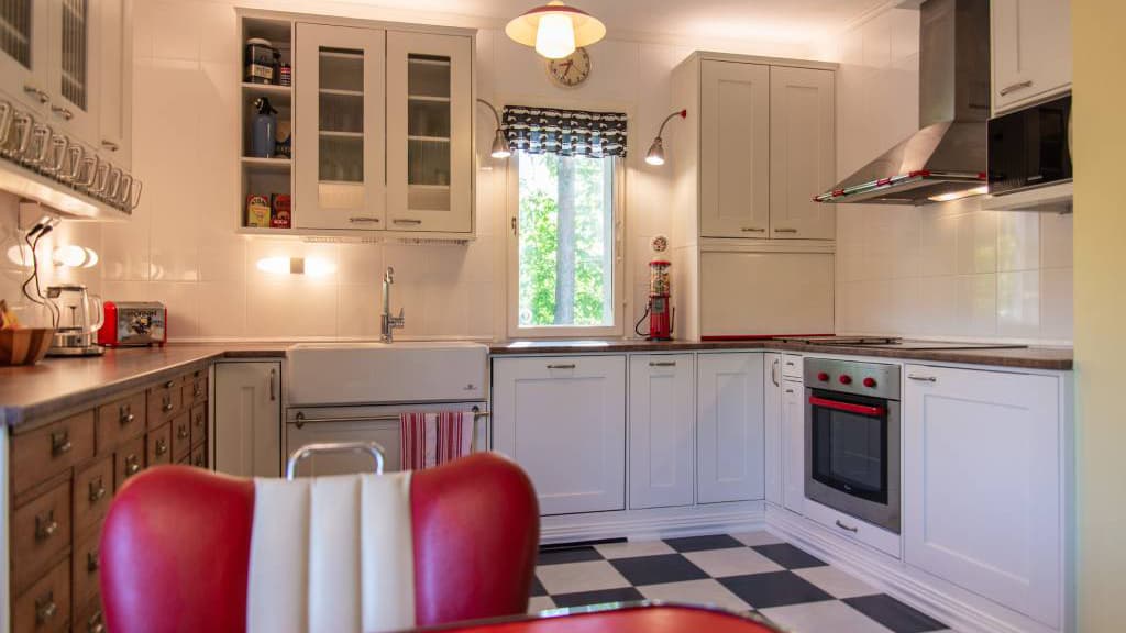 Valaistus uusiksi rintamamiestalon keittiöremontissa