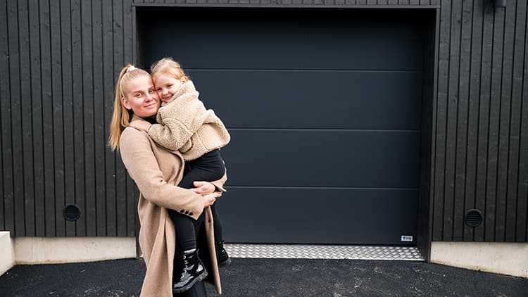 Miten onnistuu autotallinovien vaihto?