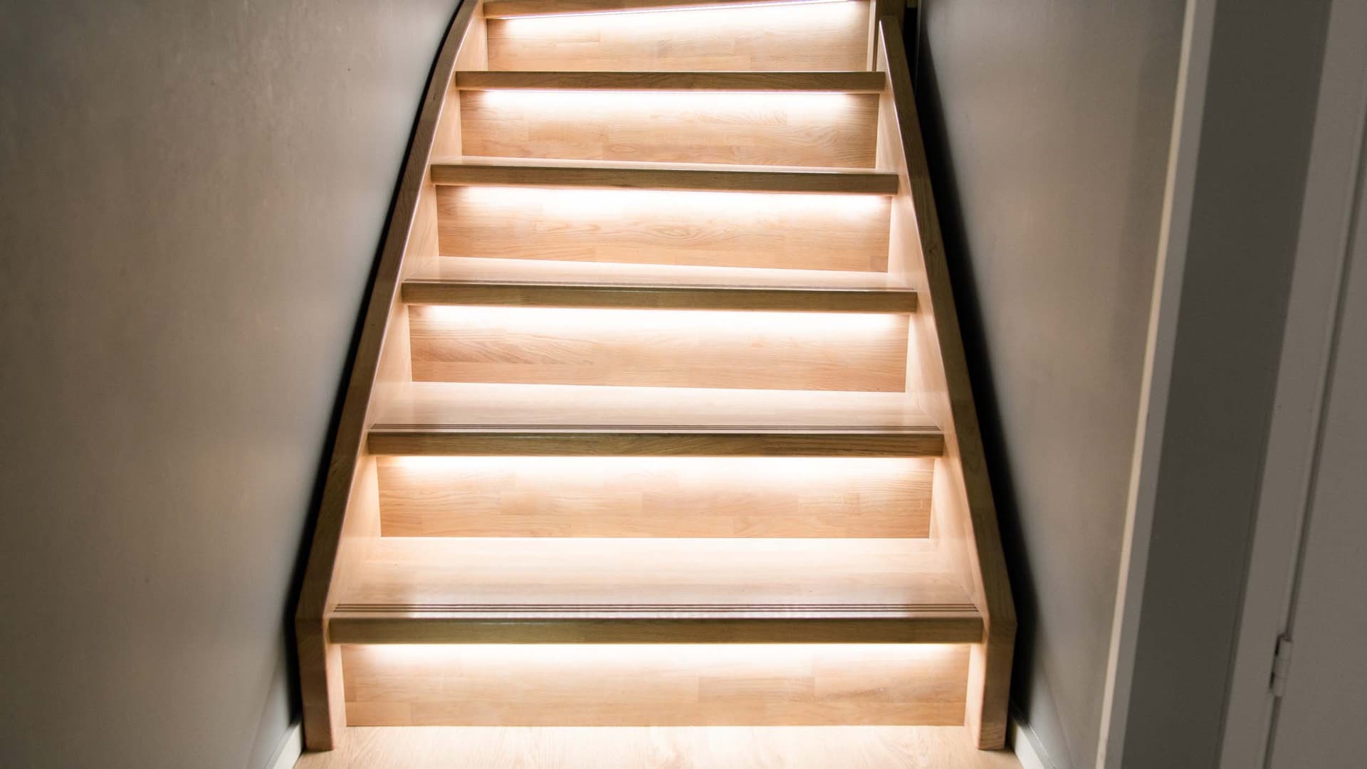 Tunnelmaa kotiin erilaisilla valoilla