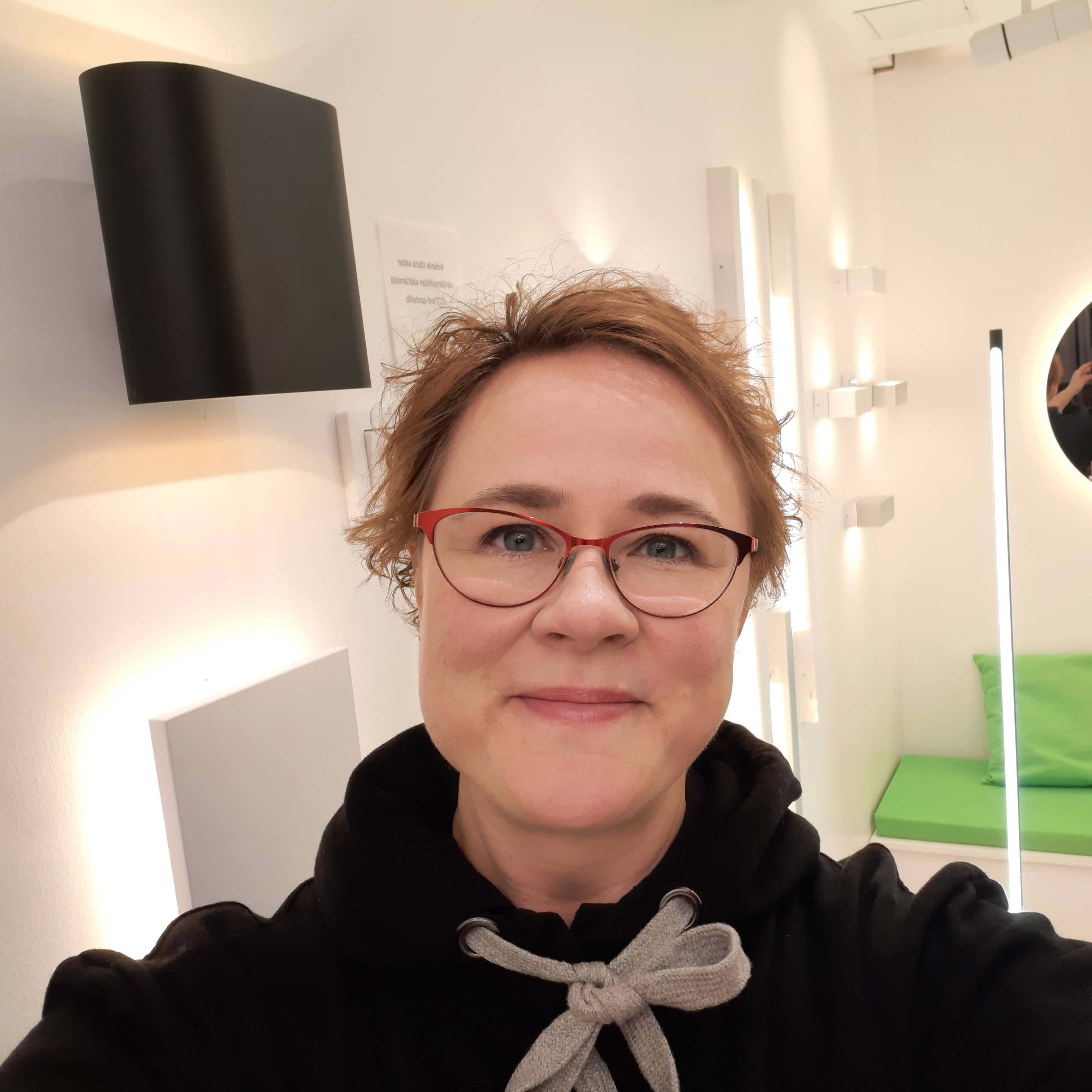 <p data-block-key="8oner">Sanna Salmela, LedStore</p>