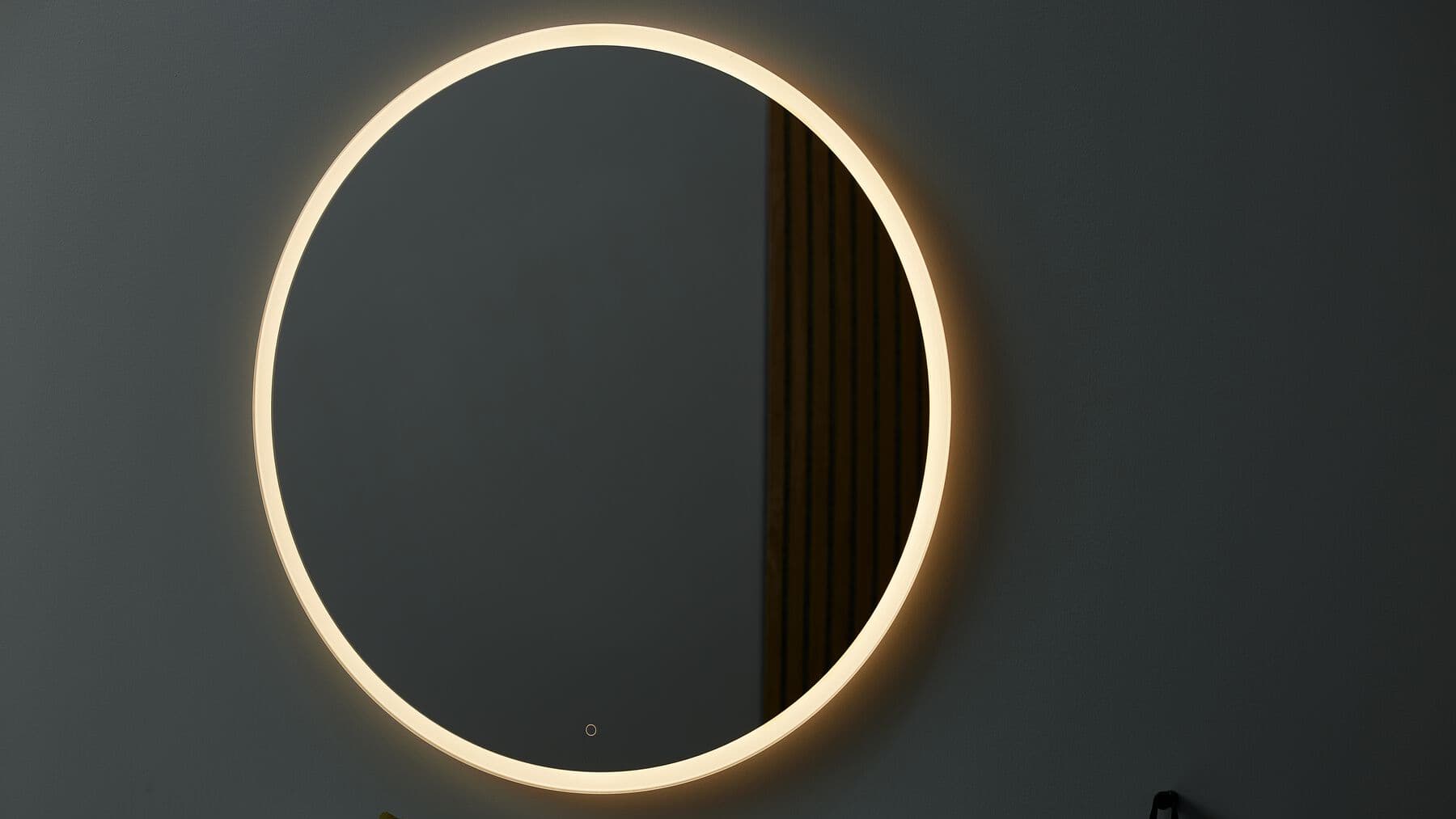 Uutta ilmettä kylpyhuoneeseen valaistulla peilillä - tutustu uusiin ominaisuuksiin