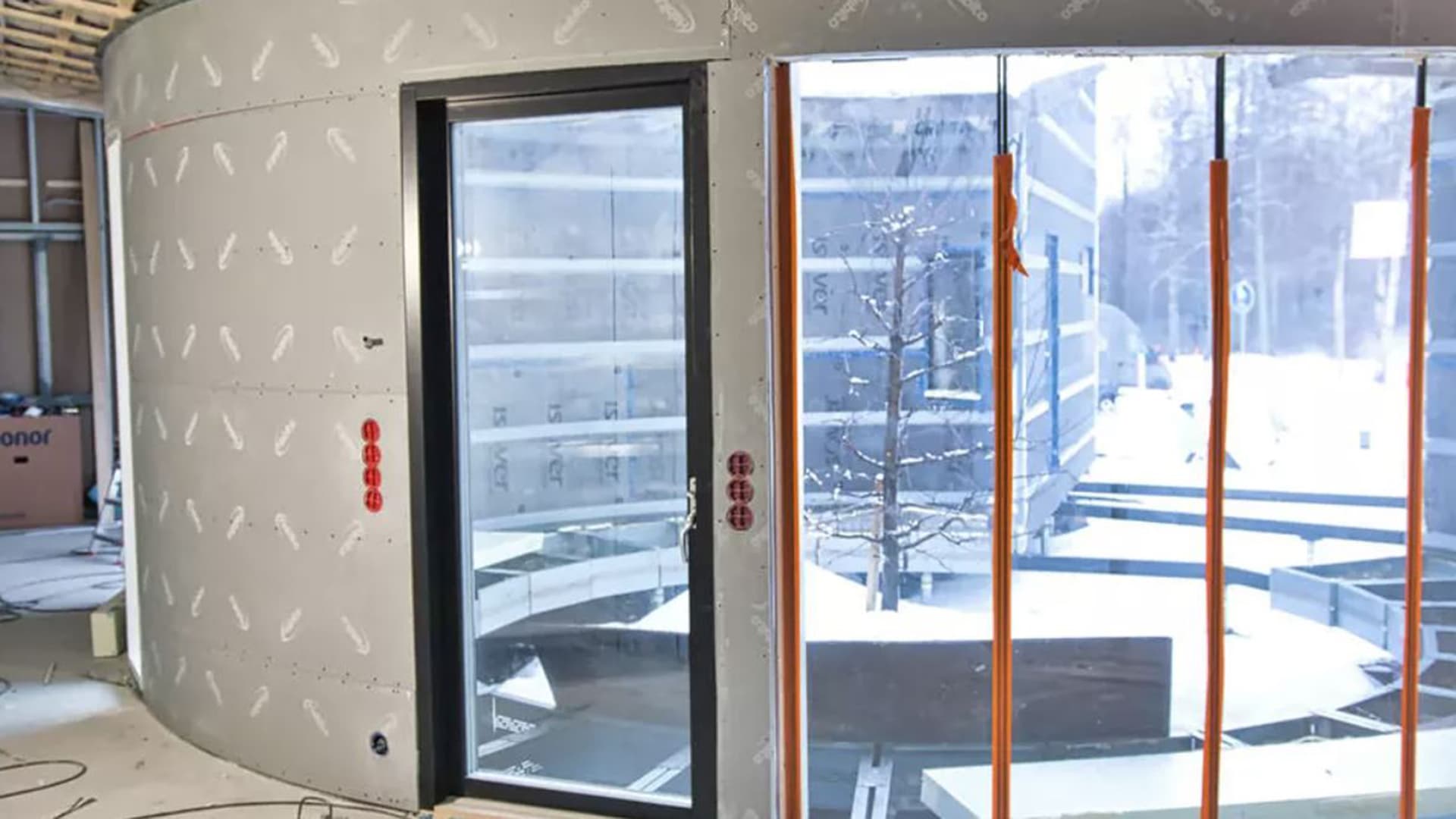 <p data-block-key="q080g">Habito soveltuu myös kaarevaan pintaan.</p>