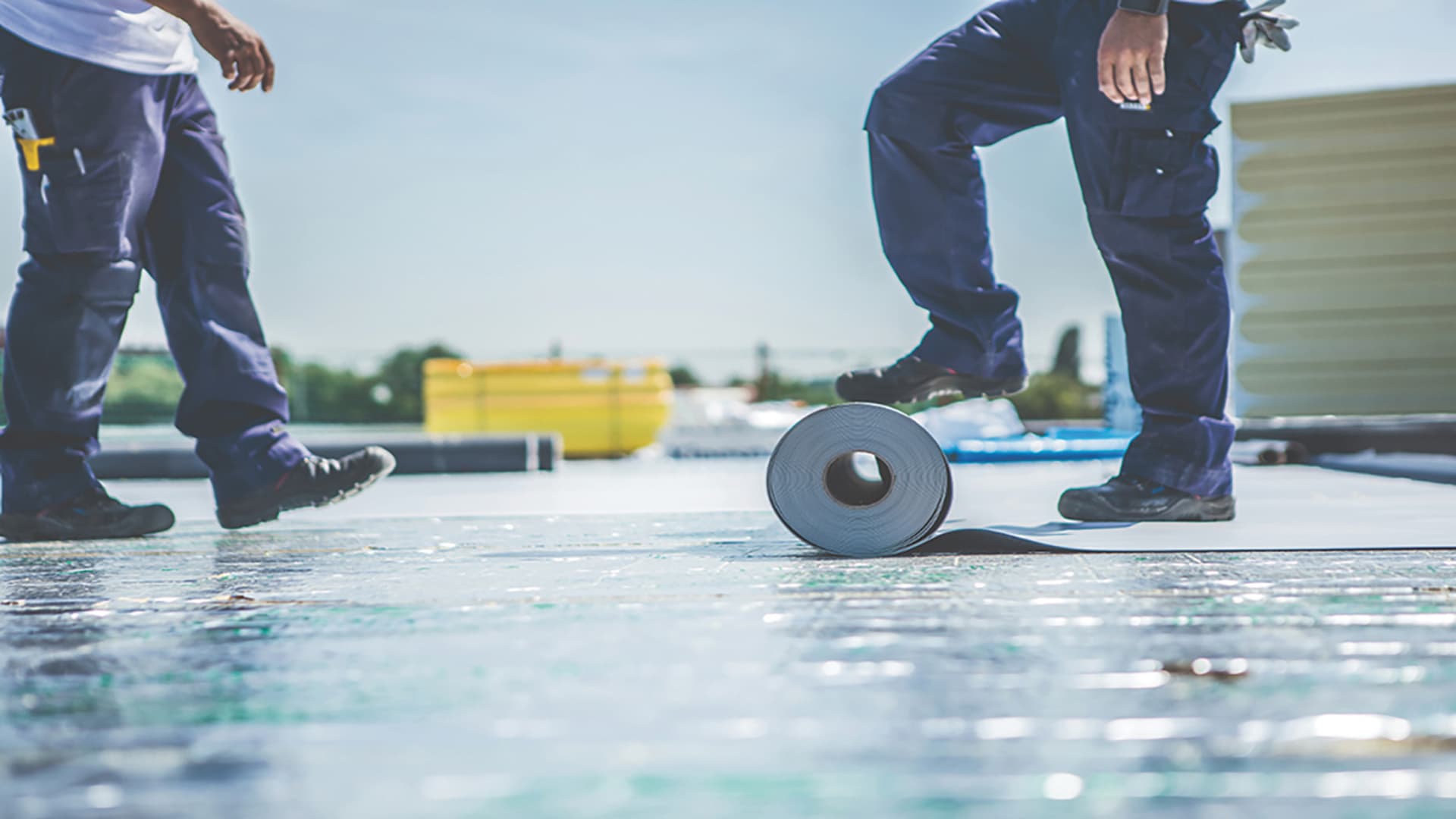 Kattava tietopaketti avuksi loivien kattojen suunnitteluun