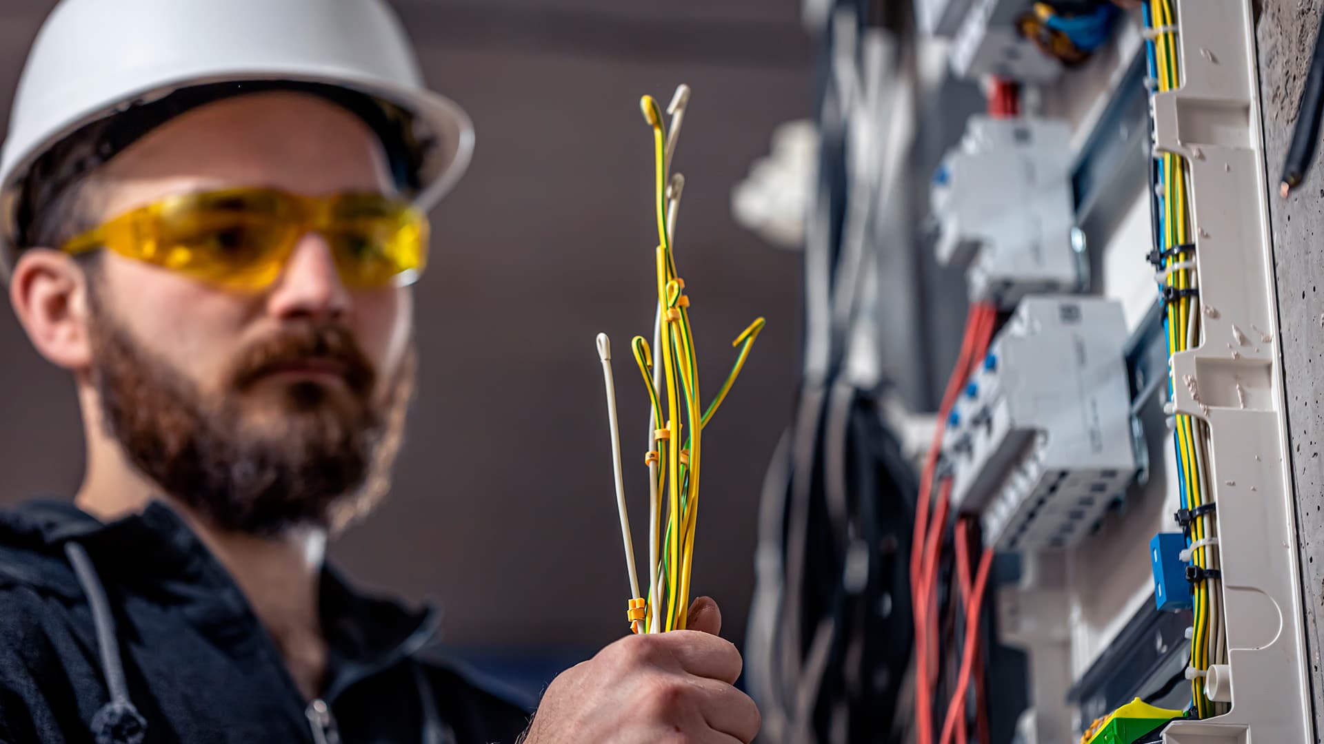 Mistä valojen vilkkuminen voi johtua?