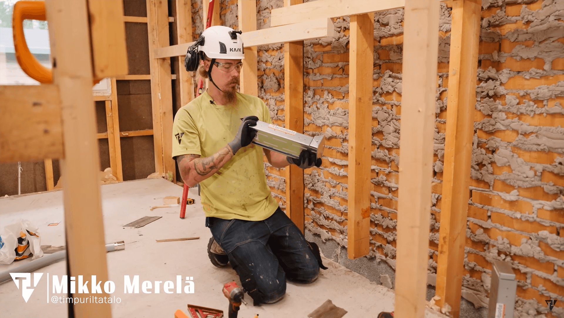 Timpuri Mikko Merelä testasi Termotuote-valesokkelin korjausjärjestelmän